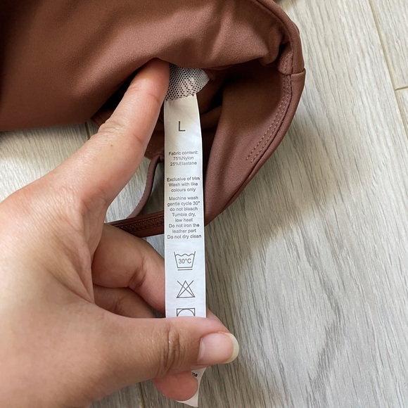 Peachy Bunz Strappy Backless Cropped Long Sleeve Workout Top Brown (Large) gym - Picture 4 of 6